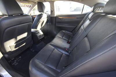 2015 Lexus ES 300h Hybrid   - Photo 11 - Midway City, CA 92655