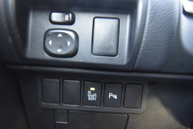 2015 Lexus ES 300h Hybrid   - Photo 15 - Midway City, CA 92655