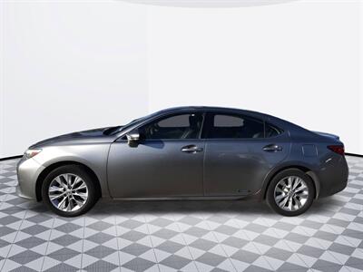 2015 Lexus ES 300h Hybrid   - Photo 2 - Midway City, CA 92655