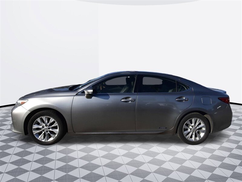 2015 Lexus ES 300h Hybrid  