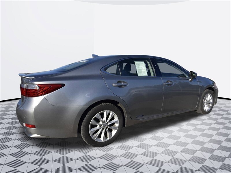 2015 Lexus ES 300h Hybrid   - Photo 4 - Midway City, CA 92655