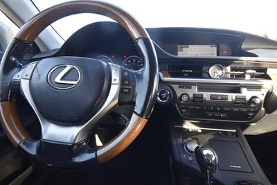 2015 Lexus ES 300h Hybrid   - Photo 9 - Midway City, CA 92655