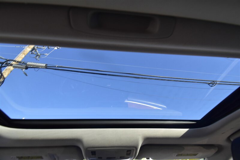 2015 Lexus ES 300h Hybrid   - Photo 17 - Midway City, CA 92655