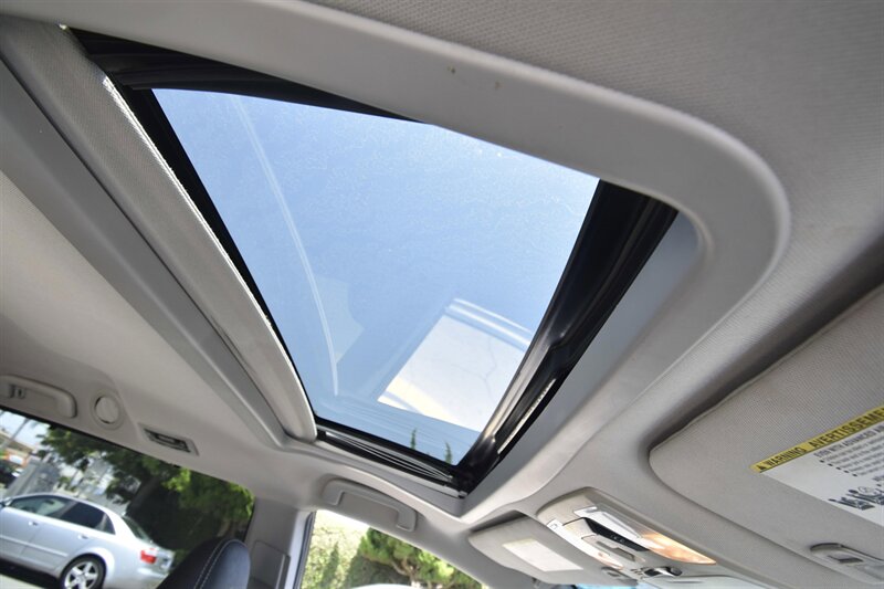 2016 Toyota Sienna SE Premium 8-Passenger   - Photo 23 - Midway City, CA 92655