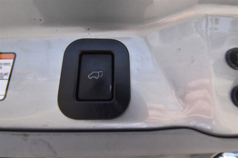 2016 Toyota Sienna SE Premium 8-Passenger   - Photo 21 - Midway City, CA 92655