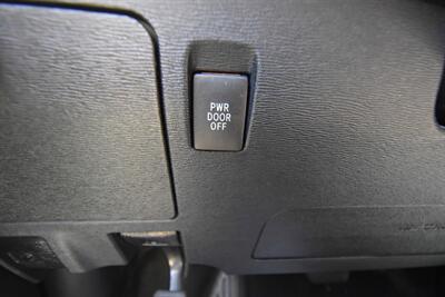 2016 Toyota Sienna SE Premium 8-Passenger   - Photo 20 - Midway City, CA 92655