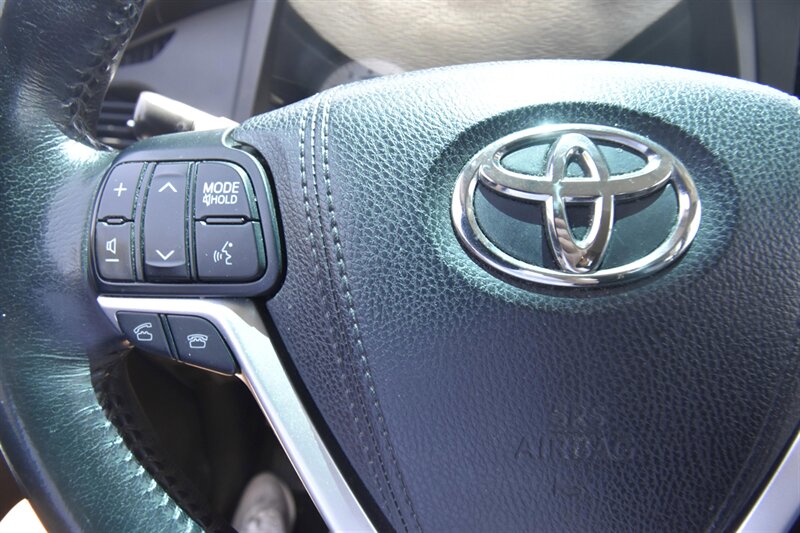 2016 Toyota Sienna SE Premium 8-Passenger   - Photo 14 - Midway City, CA 92655