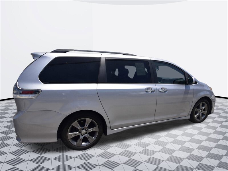 2016 Toyota Sienna SE Premium 8-Passenger   - Photo 5 - Midway City, CA 92655