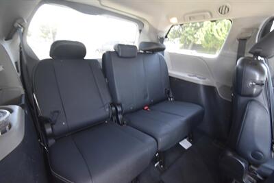 2016 Toyota Sienna SE Premium 8-Passenger   - Photo 11 - Midway City, CA 92655