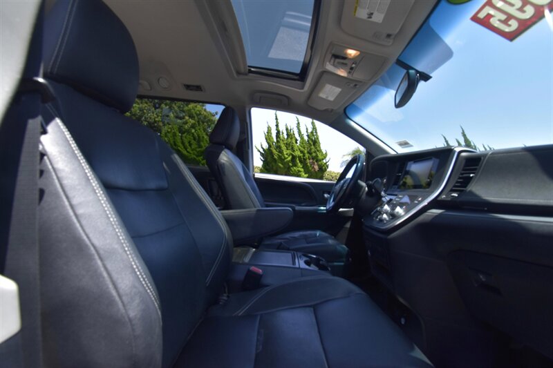 2016 Toyota Sienna SE Premium 8-Passenger   - Photo 12 - Midway City, CA 92655
