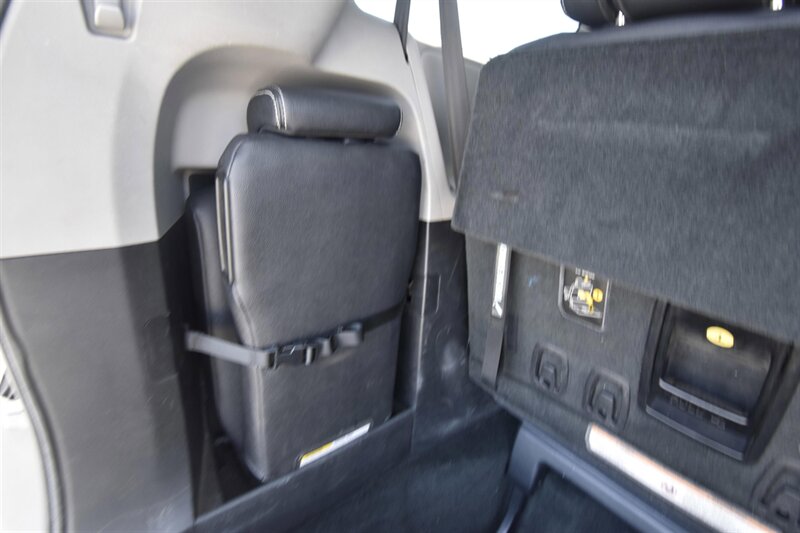 2016 Toyota Sienna SE Premium 8-Passenger   - Photo 13 - Midway City, CA 92655