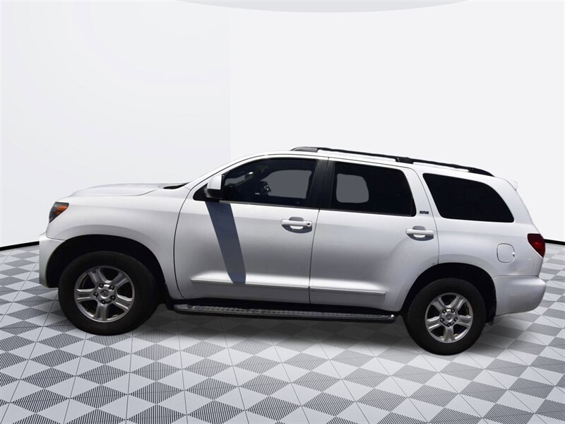 2014 Toyota Sequoia SR5   - Photo 4 - Midway City, CA 92655