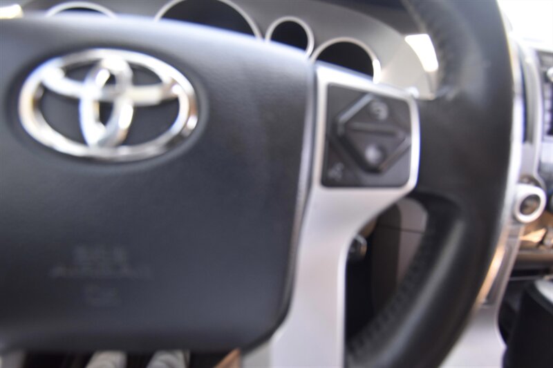 2014 Toyota Sequoia SR5   - Photo 17 - Midway City, CA 92655