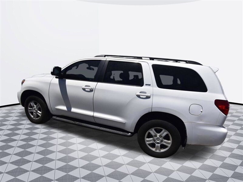 2014 Toyota Sequoia SR5   - Photo 6 - Midway City, CA 92655