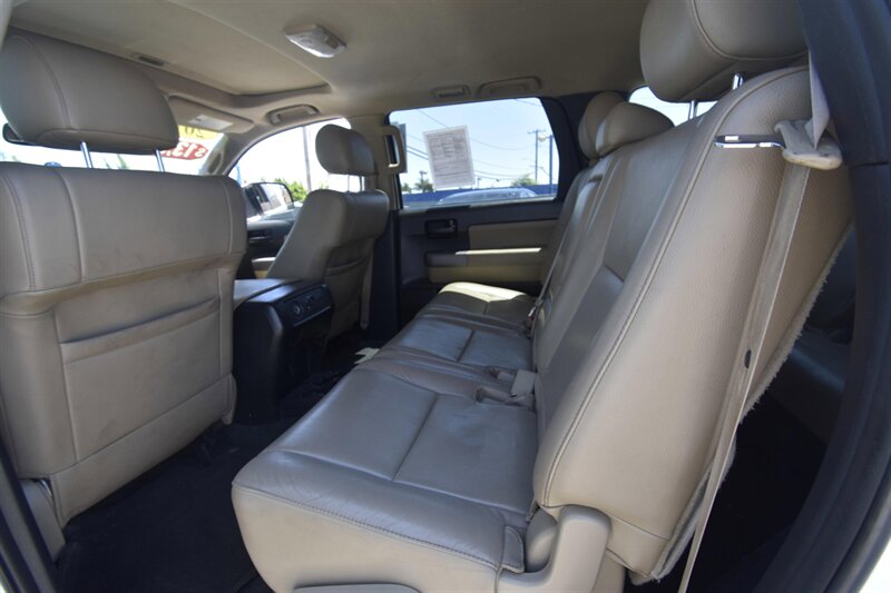 2014 Toyota Sequoia SR5   - Photo 9 - Midway City, CA 92655