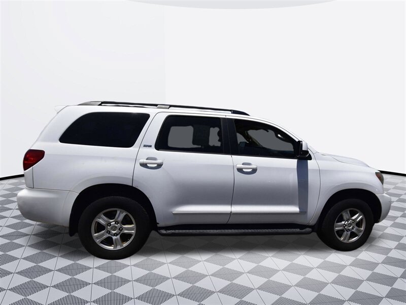 2014 Toyota Sequoia SR5   - Photo 5 - Midway City, CA 92655