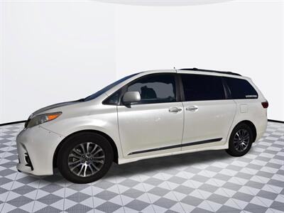 2018 Toyota Sienna XLE Premium 8-Passenger - Photo 3 - Midway City, CA 92655