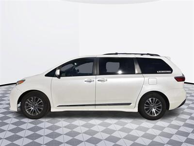 2018 Toyota Sienna XLE Premium 8-Passenger - Photo 5 - Midway City, CA 92655