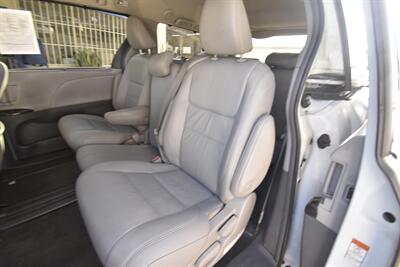 2018 Toyota Sienna XLE Premium 8-Passenger - Photo 8 - Midway City, CA 92655