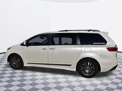 2018 Toyota Sienna XLE Premium 8-Passenger - Photo 4 - Midway City, CA 92655