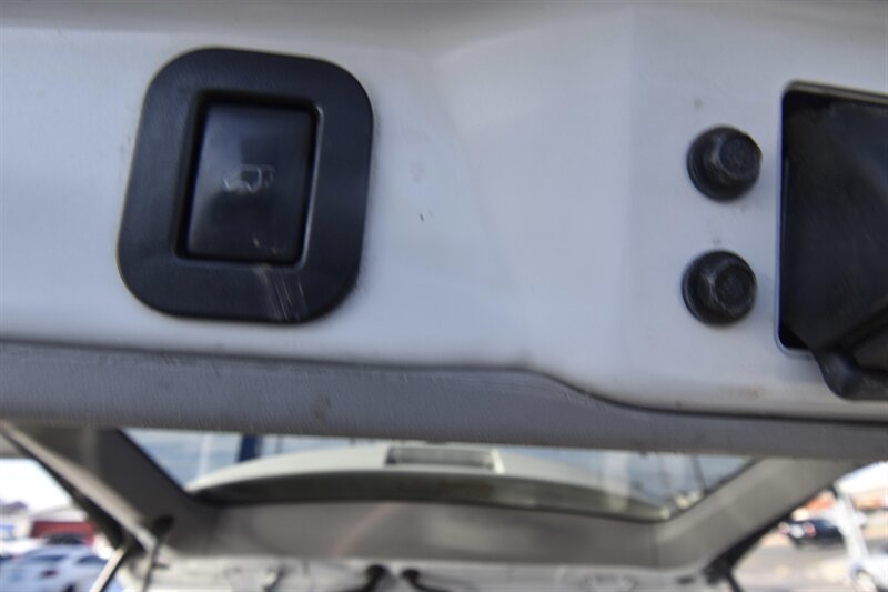 2018 Toyota Sienna XLE Premium 8-Passenger - Photo 12 - Midway City, CA 92655