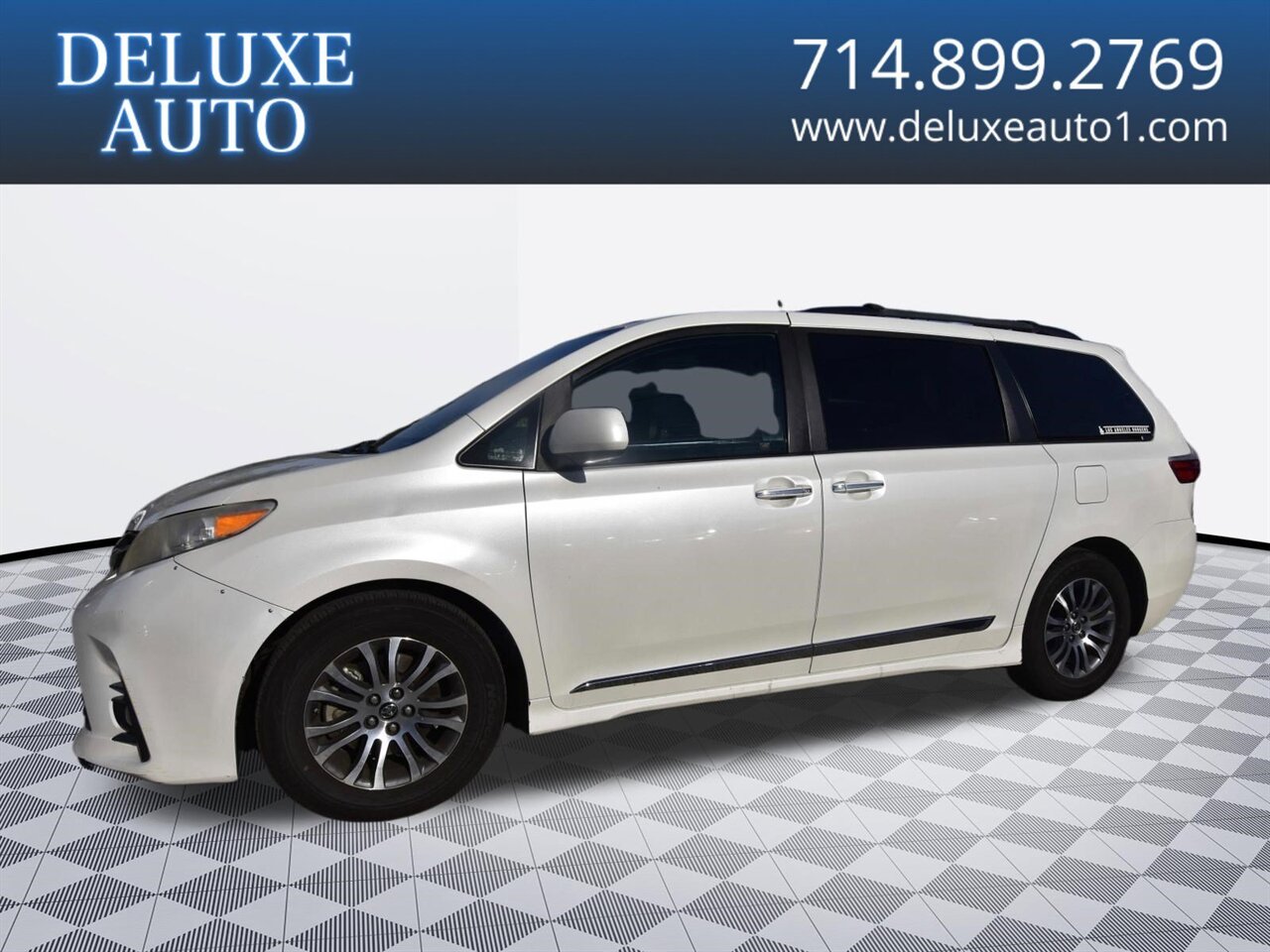 2018 Toyota Sienna XLE Premium 8-Passenger   - Photo 1 - Midway City, CA 92655