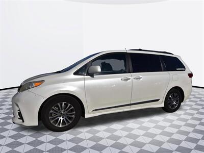 2018 Toyota Sienna XLE Premium 8-Passenger - Photo 3 - Midway City, CA 92655