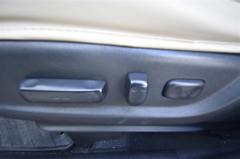 2016 Honda CR-V Touring   - Photo 18 - Midway City, CA 92655