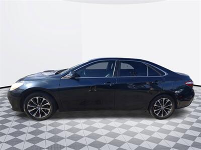 2017 Toyota Camry SE   - Photo 2 - Midway City, CA 92655
