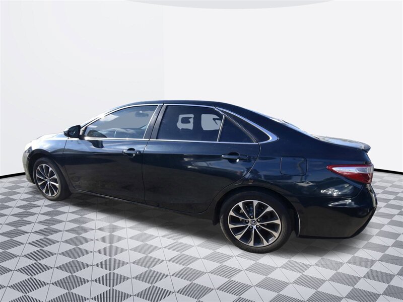 2017 Toyota Camry SE   - Photo 3 - Midway City, CA 92655