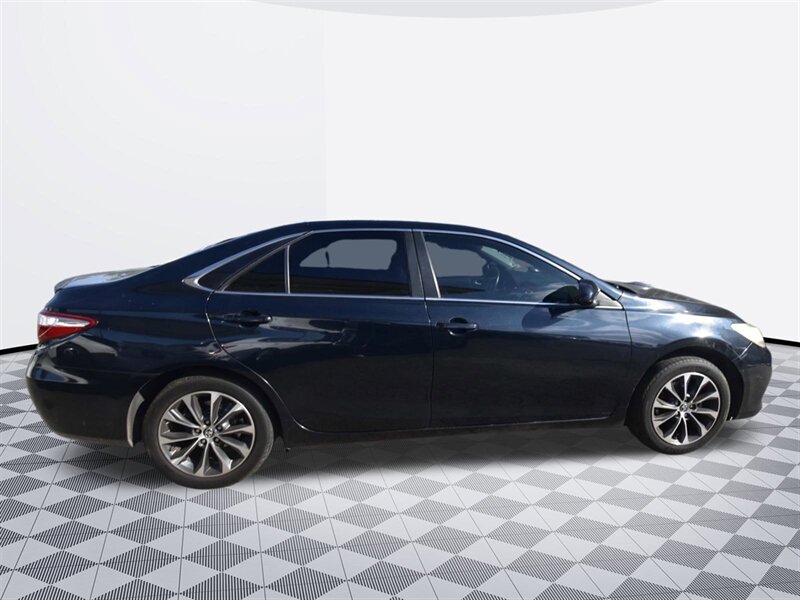2017 Toyota Camry SE   - Photo 5 - Midway City, CA 92655