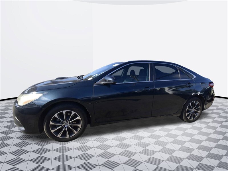 2017 Toyota Camry SE   - Photo 6 - Midway City, CA 92655