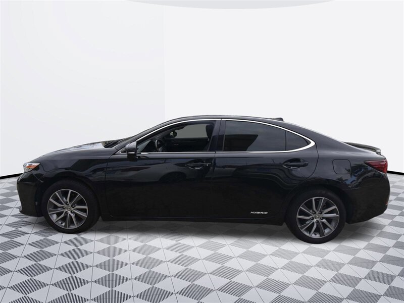 2016 Lexus ES 300h Hybrid - Photo 2 - Midway City, CA 92655