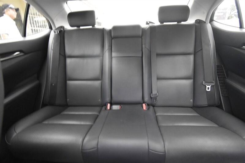 2016 Lexus ES 300h Hybrid - Photo 11 - Midway City, CA 92655