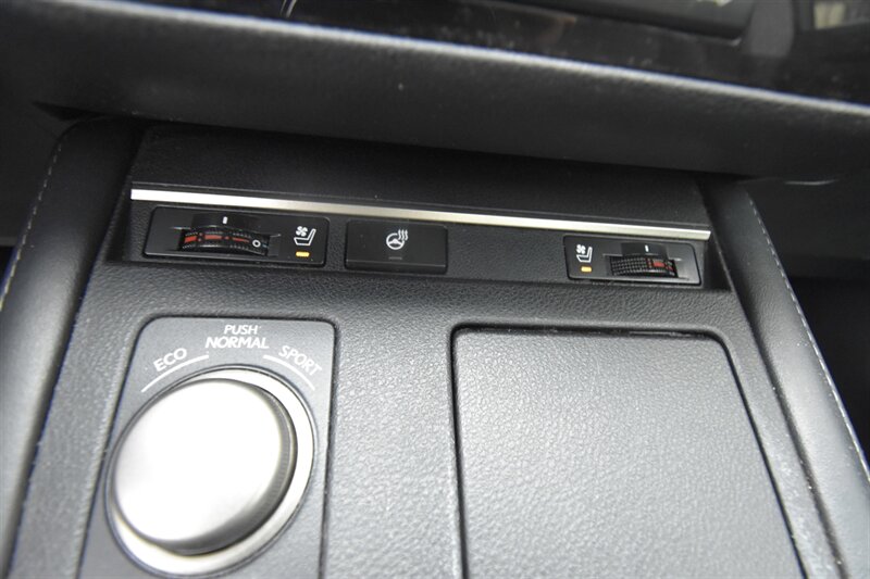 2016 Lexus ES 300h Hybrid - Photo 13 - Midway City, CA 92655