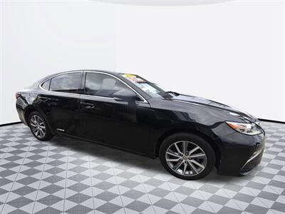 2016 Lexus ES 300h Hybrid - Photo 6 - Midway City, CA 92655