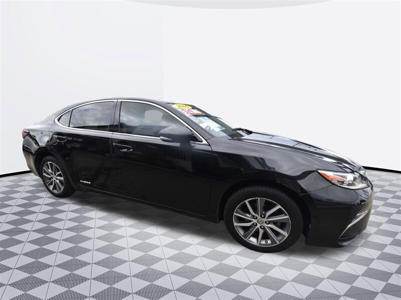 2016 Lexus ES 300h Hybrid - Photo 6 - Midway City, CA 92655