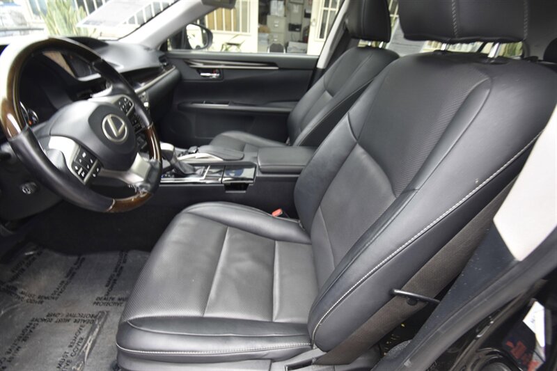 2016 Lexus ES 300h Hybrid - Photo 9 - Midway City, CA 92655