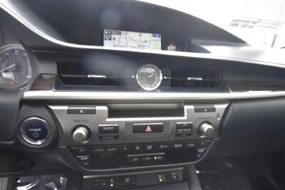 2016 Lexus ES 300h Hybrid - Photo 17 - Midway City, CA 92655