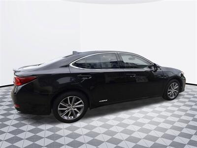 2016 Lexus ES 300h Hybrid - Photo 4 - Midway City, CA 92655