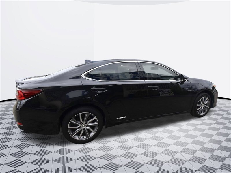 2016 Lexus ES 300h Hybrid - Photo 4 - Midway City, CA 92655
