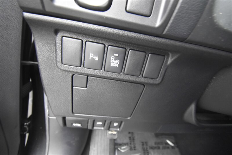 2016 Lexus ES 300h Hybrid - Photo 12 - Midway City, CA 92655