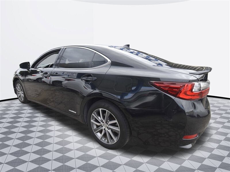 2016 Lexus ES 300h Hybrid - Photo 3 - Midway City, CA 92655