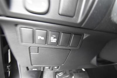 2016 Lexus ES 300h Hybrid - Photo 18 - Midway City, CA 92655