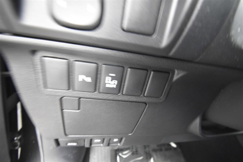 2016 Lexus ES 300h Hybrid - Photo 18 - Midway City, CA 92655