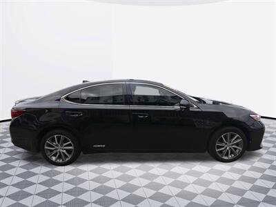 2016 Lexus ES 300h Hybrid - Photo 5 - Midway City, CA 92655