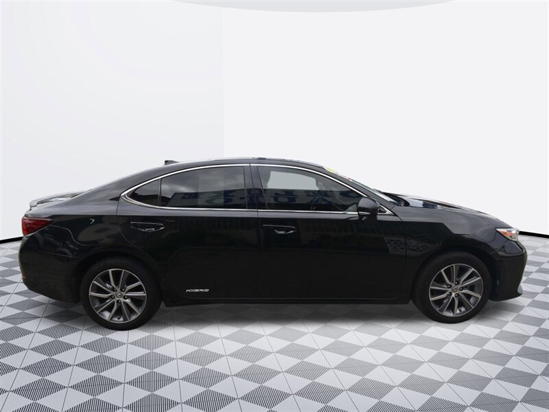 2016 Lexus ES 300h Hybrid - Photo 5 - Midway City, CA 92655