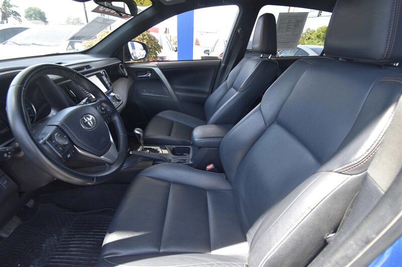 2018 Toyota RAV4 Hybrid Hybrid SE   - Photo 8 - Midway City, CA 92655