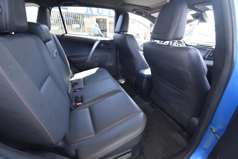 2018 Toyota RAV4 Hybrid Hybrid SE   - Photo 11 - Midway City, CA 92655
