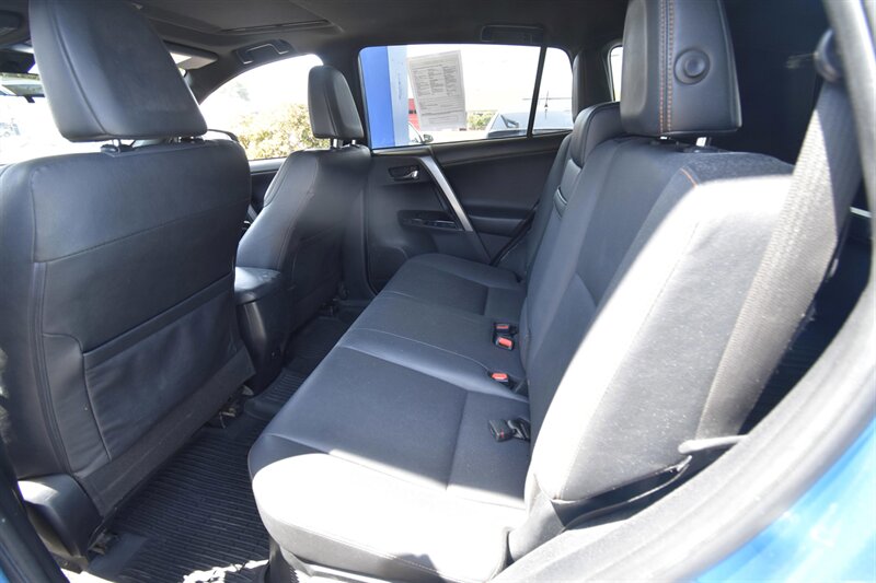 2018 Toyota RAV4 Hybrid Hybrid SE   - Photo 9 - Midway City, CA 92655